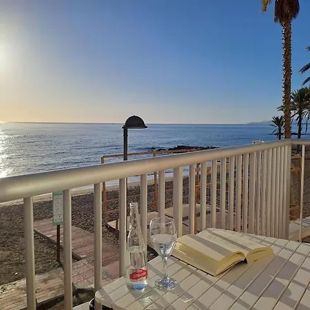 Apartment Frente Al Mar Y A Pie De Playa *