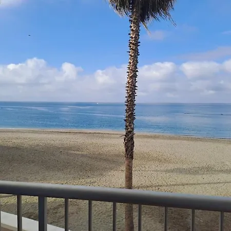 Frente Al Mar Y A Pie De Playa