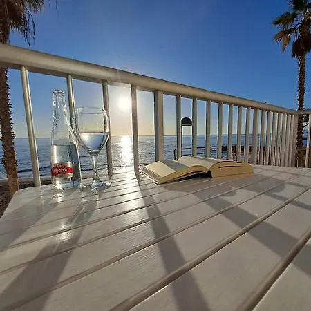 Frente Al Mar Y A Pie De Playa Apartment *