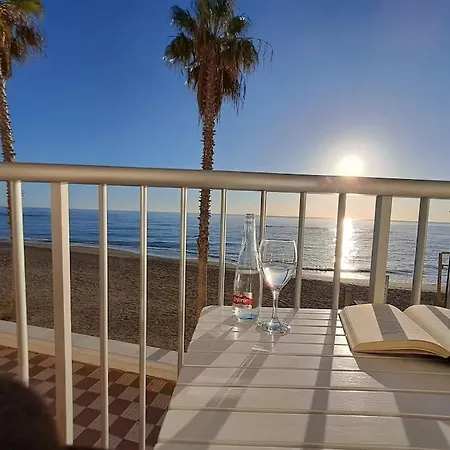 Frente Al Mar Y A Pie De Playa *