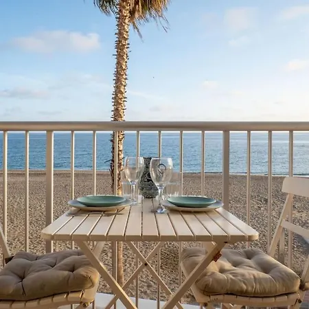 Frente Al Mar Y A Pie De Playa