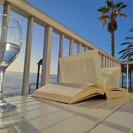 Frente Al Mar Y A Pie De Playa Apartment *