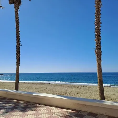 Frente Al Mar Y A Pie De Playa Apartment