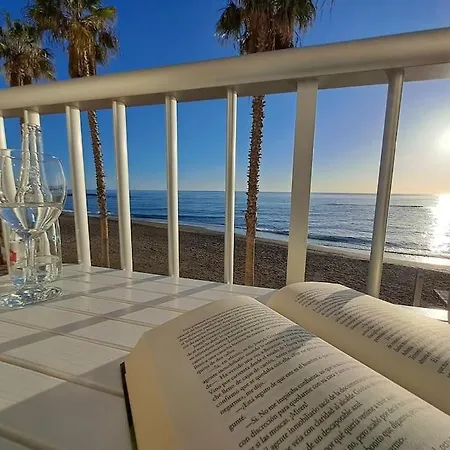 Apartment Frente Al Mar Y A Pie De Playa *