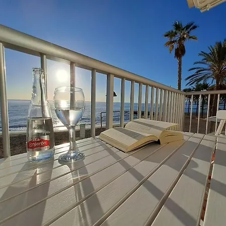 Frente Al Mar Y A Pie De Playa *