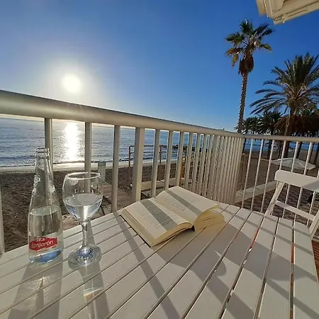 Frente Al Mar Y A Pie De Playa