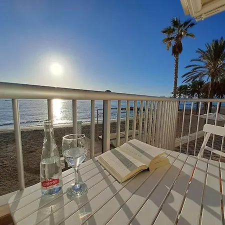 Apartment Frente Al Mar Y A Pie De Playa *