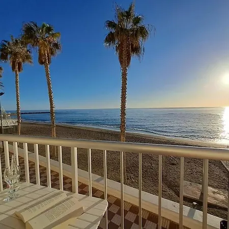 Frente Al Mar Y A Pie De Playa Apartment