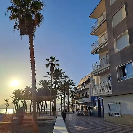 Frente Al Mar Y A Pie De Playa Apartment *