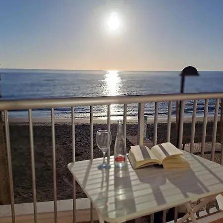 Frente Al Mar Y A Pie De Playa Apartment