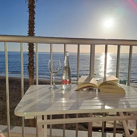 Frente Al Mar Y A Pie De Playa