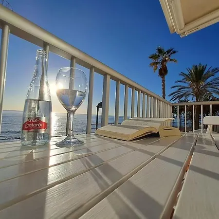 Frente Al Mar Y A Pie De Playa Apartment