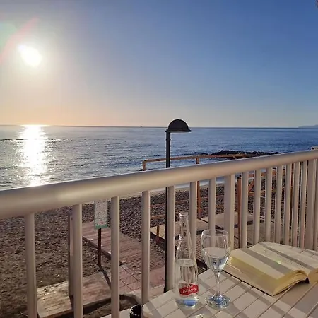 Frente Al Mar Y A Pie De Playa Apartment *
