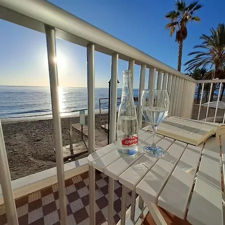 Apartment Frente Al Mar Y A Pie De Playa *