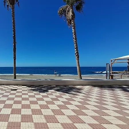 Frente Al Mar Y A Pie De Playa * Torrenueva (Andalusia)