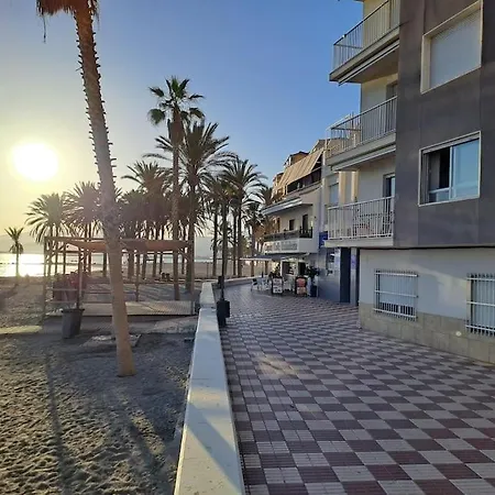 Apartment Frente Al Mar Y A Pie De Playa *