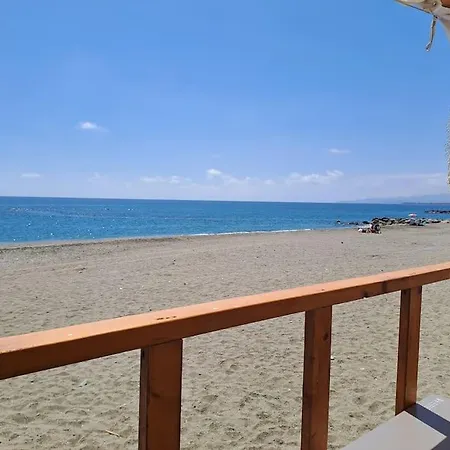 Frente Al Mar Y A Pie De Playa