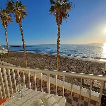 Frente Al Mar Y A Pie De Playa Apartment *